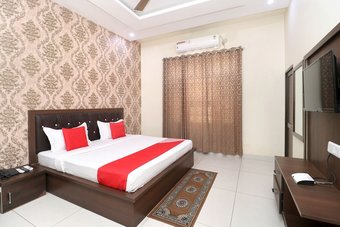 Hotel Oyo 31026 Samrat Regency