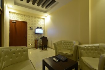 Hotel Jhankar Palace