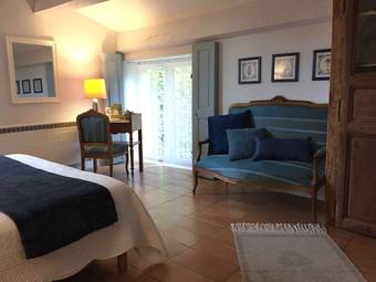 Hotel Les Aigui�res En Provence