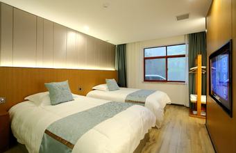 Lushan Xinyuan Hotel