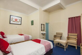 Hotel Oyo 719 Penginapan Panatapan Almonsari Resort