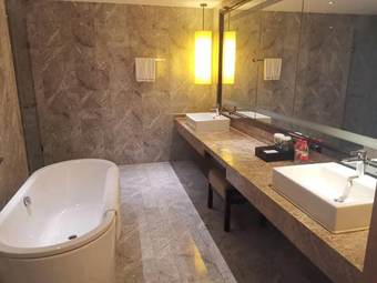 Hotel Ramada By Wyndham Zhengzhou East