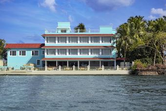 Hotel Indy Waterfront Resort