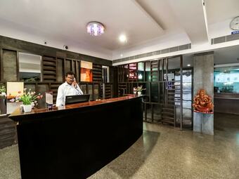 Oyo 37001 The Regency Hotel