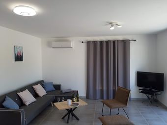 A 2 Pas Des Vignes Num�ro 6