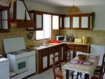 Villa With 2 Bedrooms In Les Avirons, With Wonderful Mountain View, Enclosed Garden And Wifi - 7 Km From The Beach