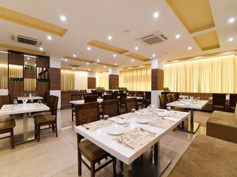 Capital O 39484 Hotel Palla's Pride