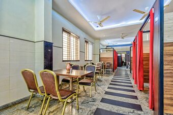 Hotel Capital O 42062 Nakshatra Comforts