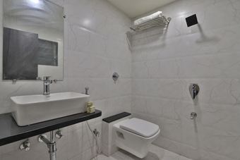 Capital O 41581 Hiriz Hotel