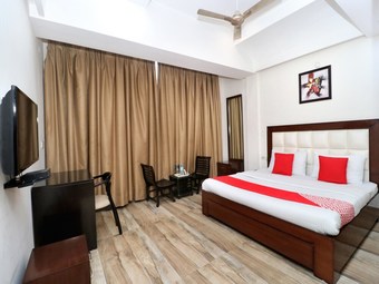 Oyo 30848 Hotel Signature