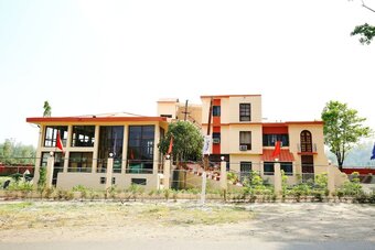 Oyo 39755 Hotel Holiday Resort