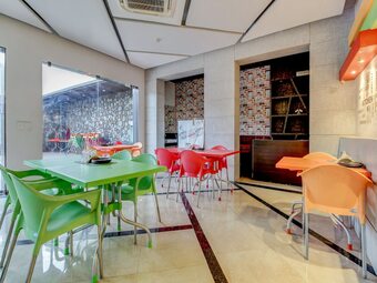 Oyo 43979 Hotel Urbanite