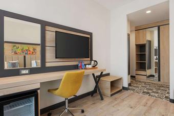 Hotel Ramada Encore By Wyndham Istanbul Basin Express