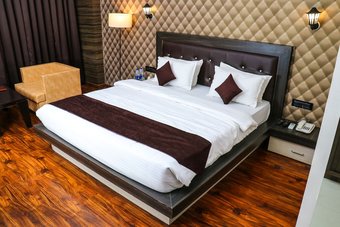 Hotel Rivita The Red Flag