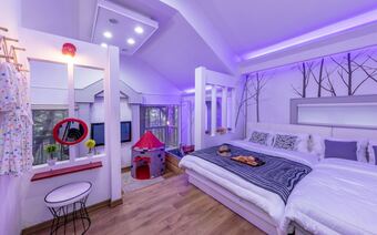 Couplestar In Forest