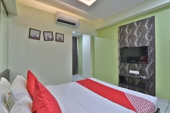 Oyo 45095 Hotel The Grand Parshwanath