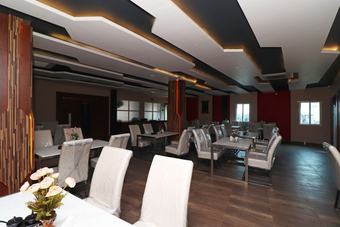 Hotel Oyo 28645 Nirmalya Plaza