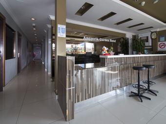 Oyo 44089 Anggerik Garden Hotel