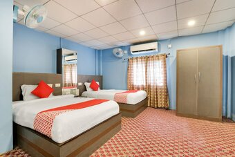 Oyo 585 Hotel Raj Durbar & Navrang