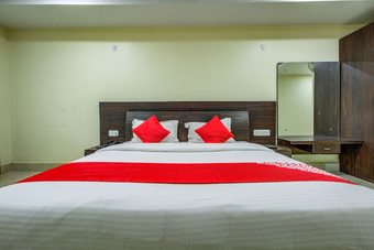 Hotel Oyo 23590 Sumandeep International