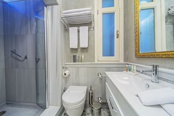 Sophisticatedly Decorated 2 Bedroom Apartment In Galata