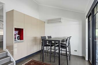 Marina Views - 64 Seaview Avenue