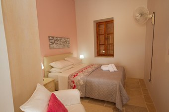 Thyone Uno Bal Cottage