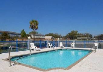 Hotel Rodeway Inn And Suites