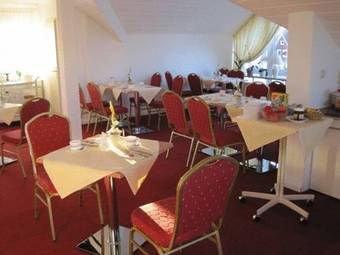 Hostal Einfelder Hof Garni