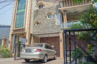 Hotel Reddoorz Syariah Near Pasar Modern Cikopo