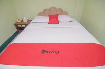 Hotel Reddoorz Near Tugu Naga Singkawang
