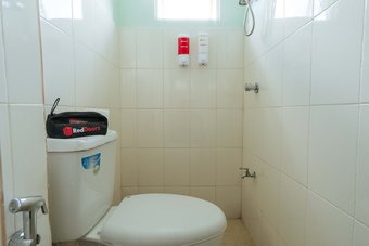 Hotel Reddoorz Near C5 Kalayaan Avenue Makati