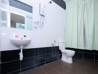 Oyo 89493 Q Hotel Mentakab