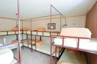 Hostal Cat Ba De Dita Hostel