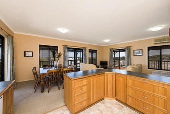 Sea Change - Spacious Family Holiday Accommodation Pet Friendly