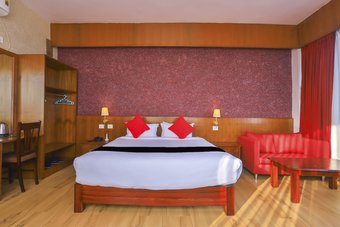 Hotel Capital O 653 Seven Lakes Resort