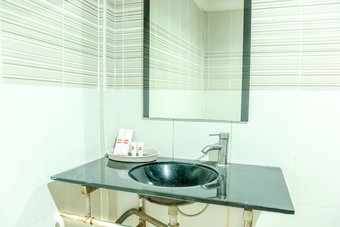 Hotel Oyo 1732 Edotel Praya