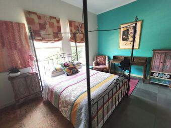 Hotel Stylish Comfortable Central Artists Home