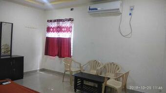 Iroomz Hotel Sri Kanya Residency