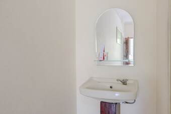 Hostal Oyo 1382 Hotel Mahkota Plengkung