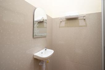 Hostal Oyo 1962 Anugerah Wisata Hotel