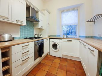 Linburn House Apartment