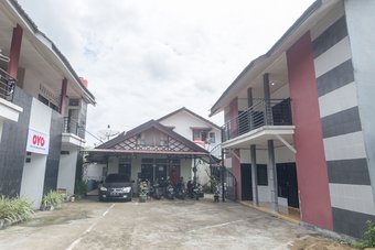 Hostal Oyo 2187 Hm Guest House
