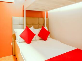 Hotel Oyo 484 Gonzala Suites