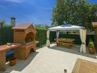 Lovely Apartment In Ka?tel With Swimming Pool