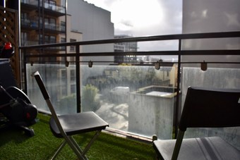 Artistic 1 Bedroom Apartment With Balcony Ifsc