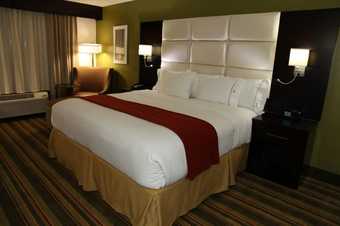 Hotel Holiday Inn Express & Suites Huntsville Airport