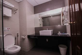 Hotel Equatorial Hill Resort By Copthorne