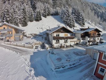 Spacious Apartment In Stuhlfelden Near Ski Area