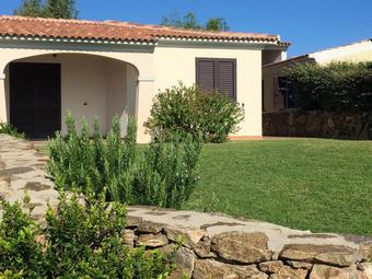 House With 2 Bedrooms In Tanaunella, With Wonderful Sea View And Furnished Terrace - 200 M From The Beach